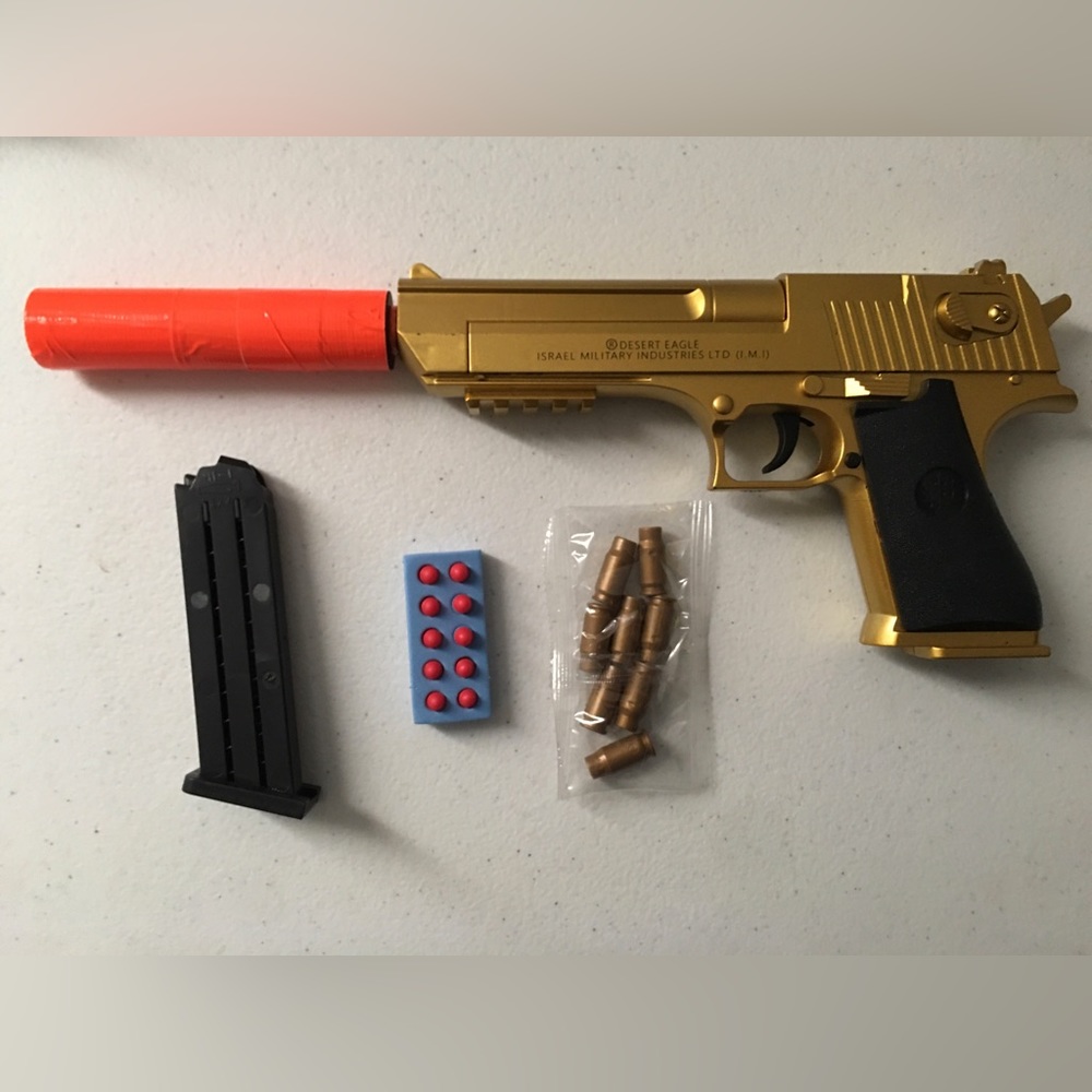 Toy gun 🎯🔫GOLD Desert Eagle 50cal SHOOTING Soft Bullet Shell Ejecting Magazine - Picture 6 of 8